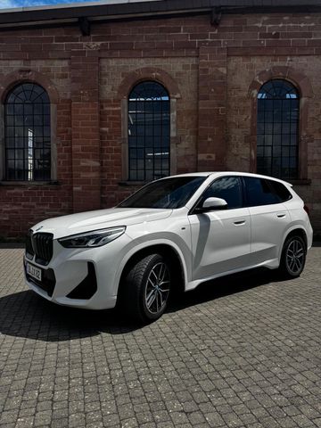 BMW iX1 xDrive30 - M- Paket