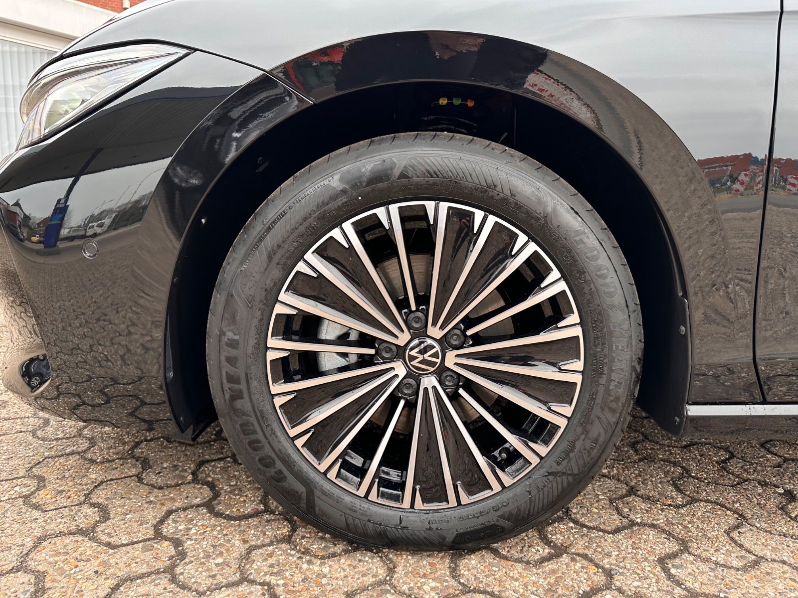 Fahrzeugabbildung Volkswagen Passat Variant 2.0 TDI Elegance Matrix/AHK/Navi