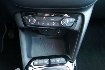 Bild 15 Opel Corsa F Edition; Sitz- u. Lenkradhzng., R-Kamera