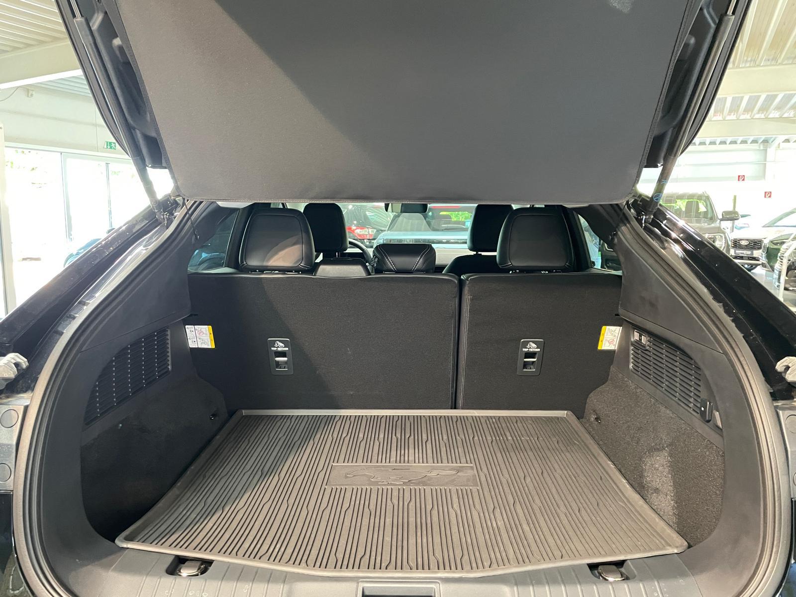 Ford Mach-E Base