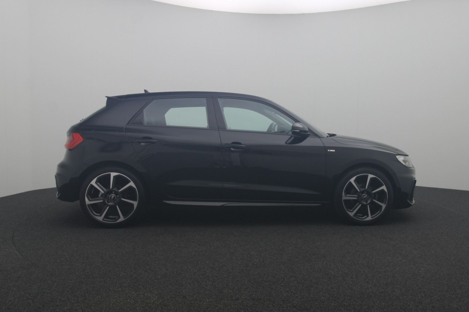 Fahrzeugabbildung Audi A1 Sportback 30 TFSI S line 18"Optik schwarz LED