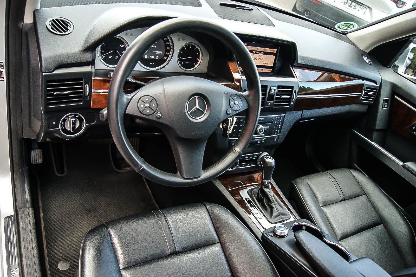 Fahrzeugabbildung Mercedes-Benz GLK 350 4-Matic PANORAMA COMAND 37.700km 1.HAND