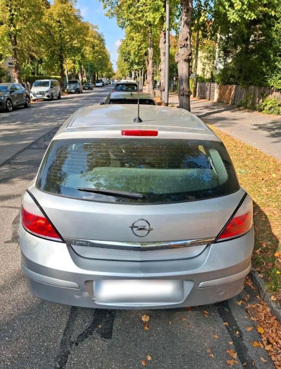 Opel Astra 2005 — вигляд ззаду