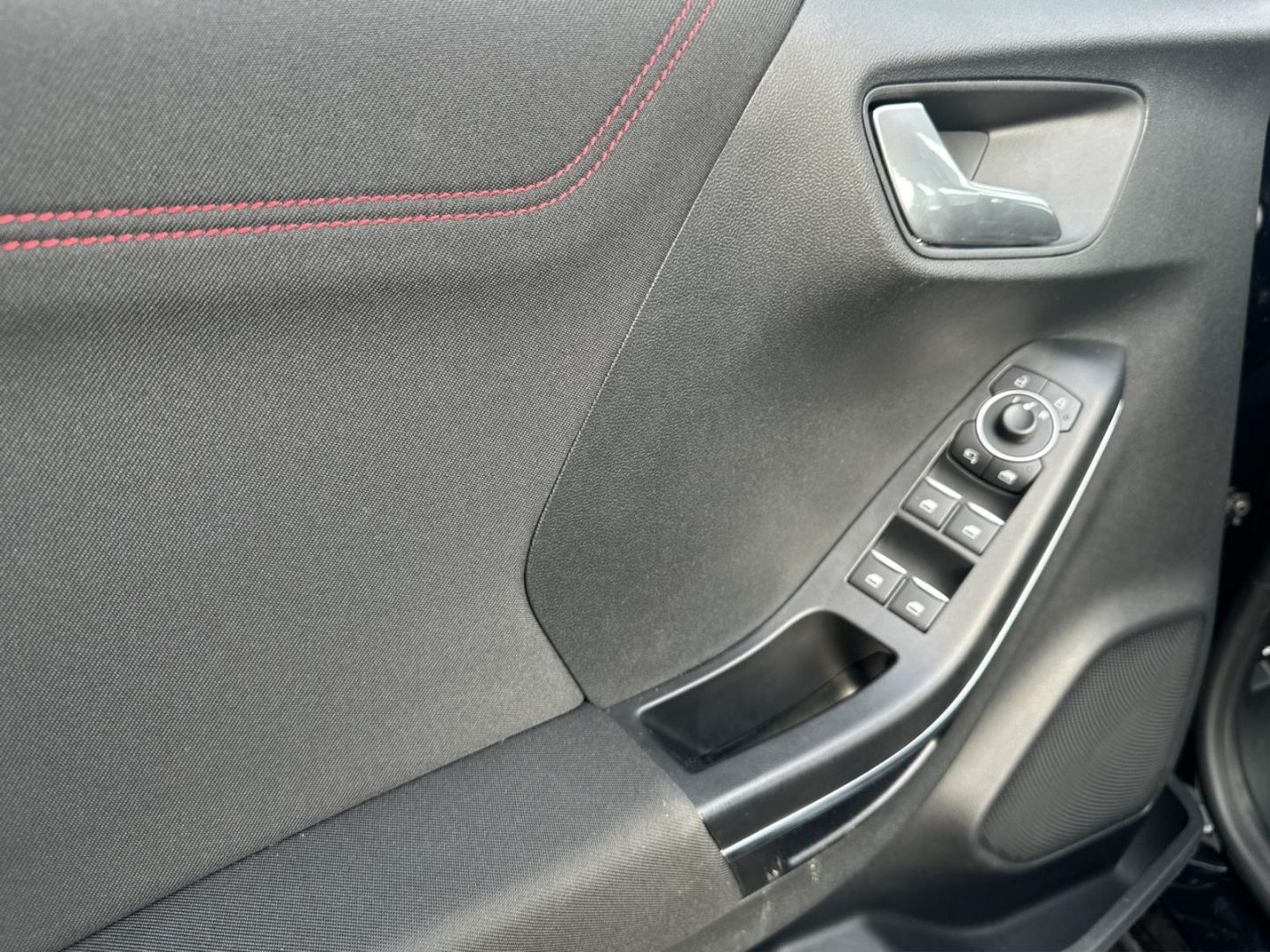 Fahrzeugabbildung Ford Puma ST-Line Navi LED DAB SHZ LenkradHZG Keyless