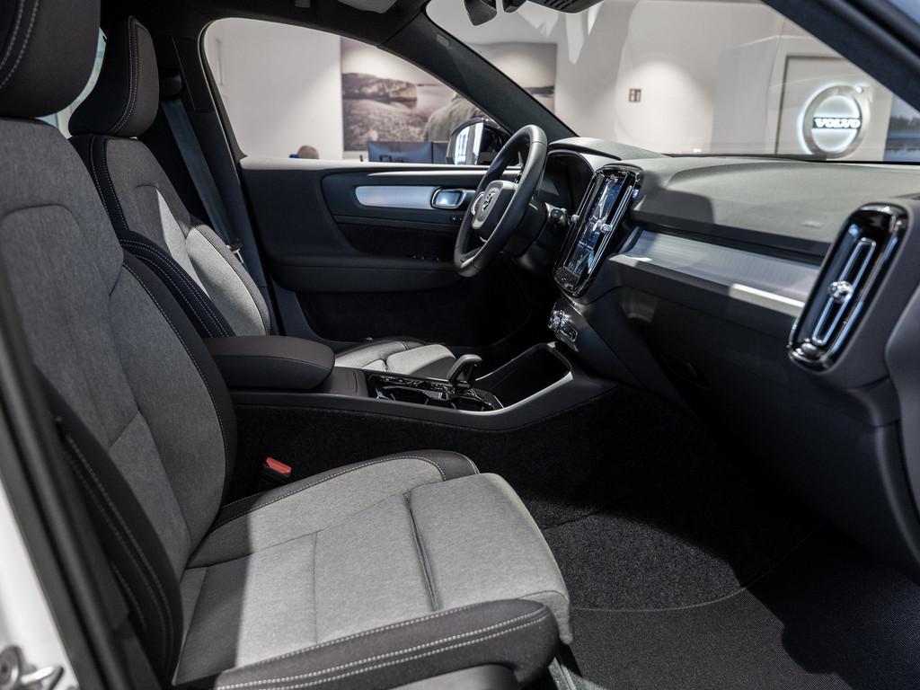 Volvo XC40 B3 Plus Black Edition ACC FACEL. LED 360°