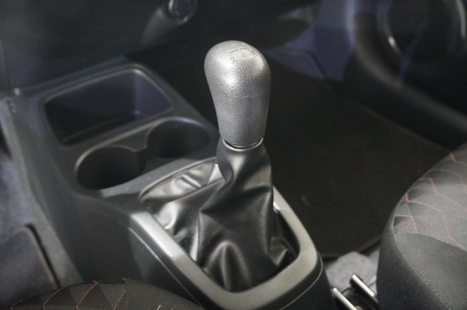 Fahrzeugabbildung Mitsubishi Space Star 1.2 SPIRIT 5-TÜR KLIMA/USB/CD/TÜV-NEU