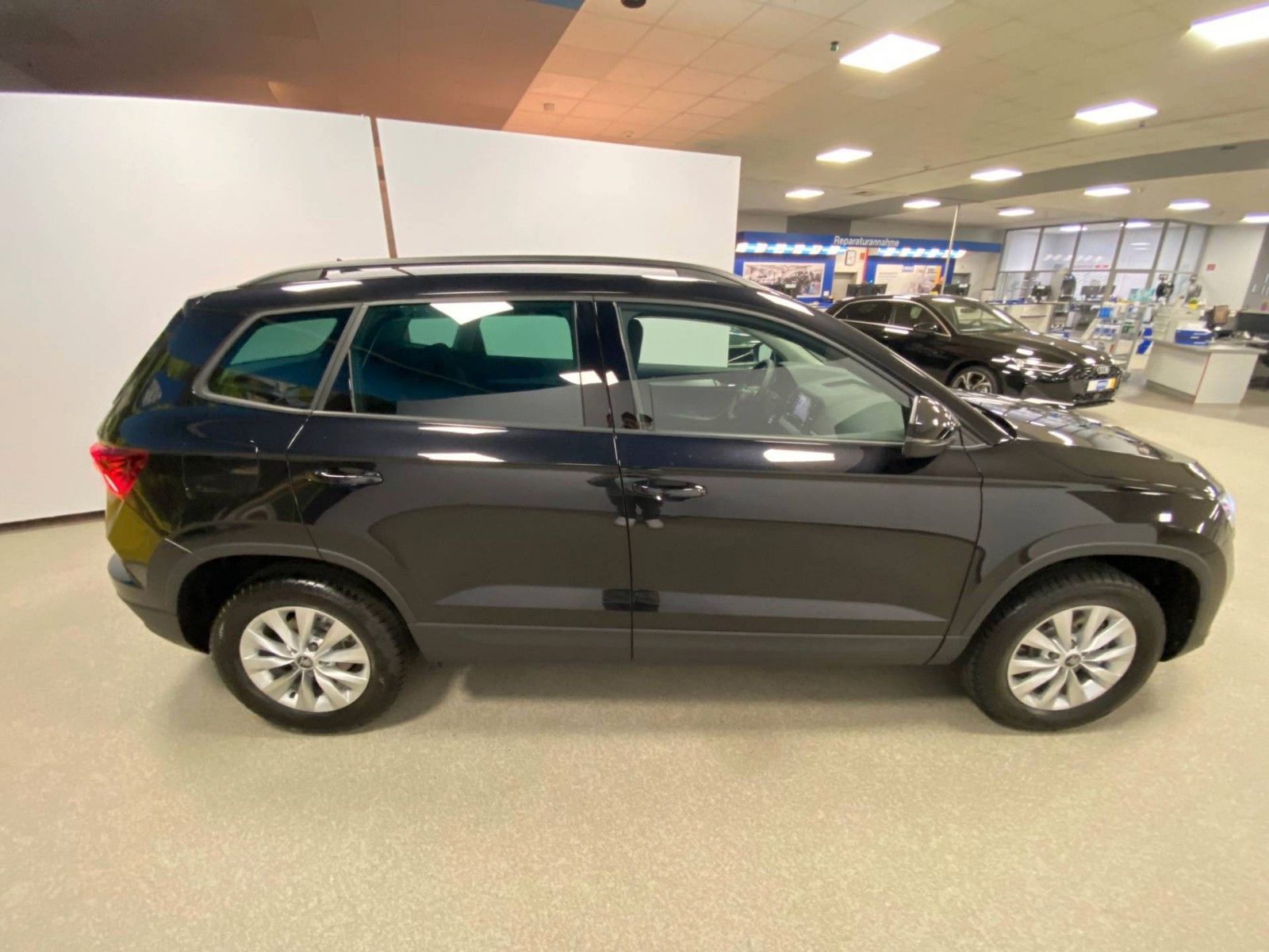 Fahrzeugabbildung SKODA Karoq 1.5 TSI DSG Selection+AHK+KAMERA+16"ALU+BC