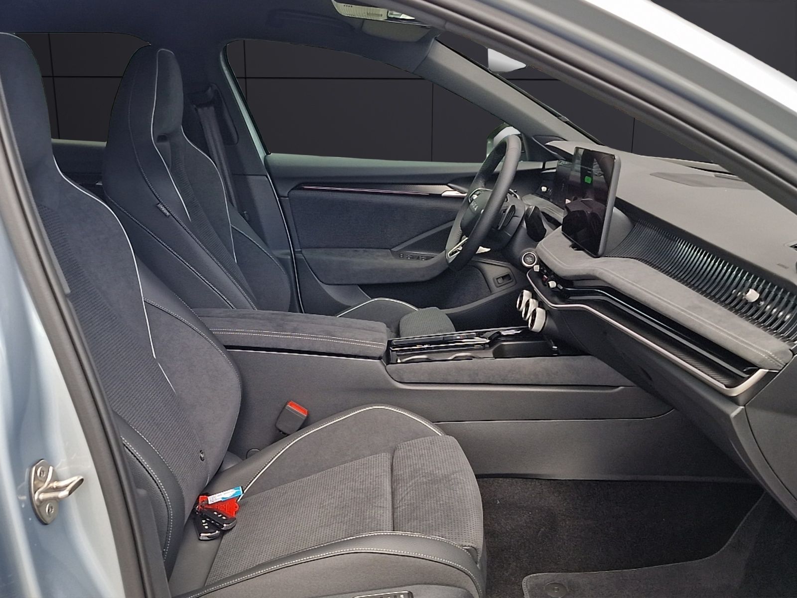 Fahrzeugabbildung SKODA Superb Combi 2.0 TSI  4x4 Sportline LED MATRIX A