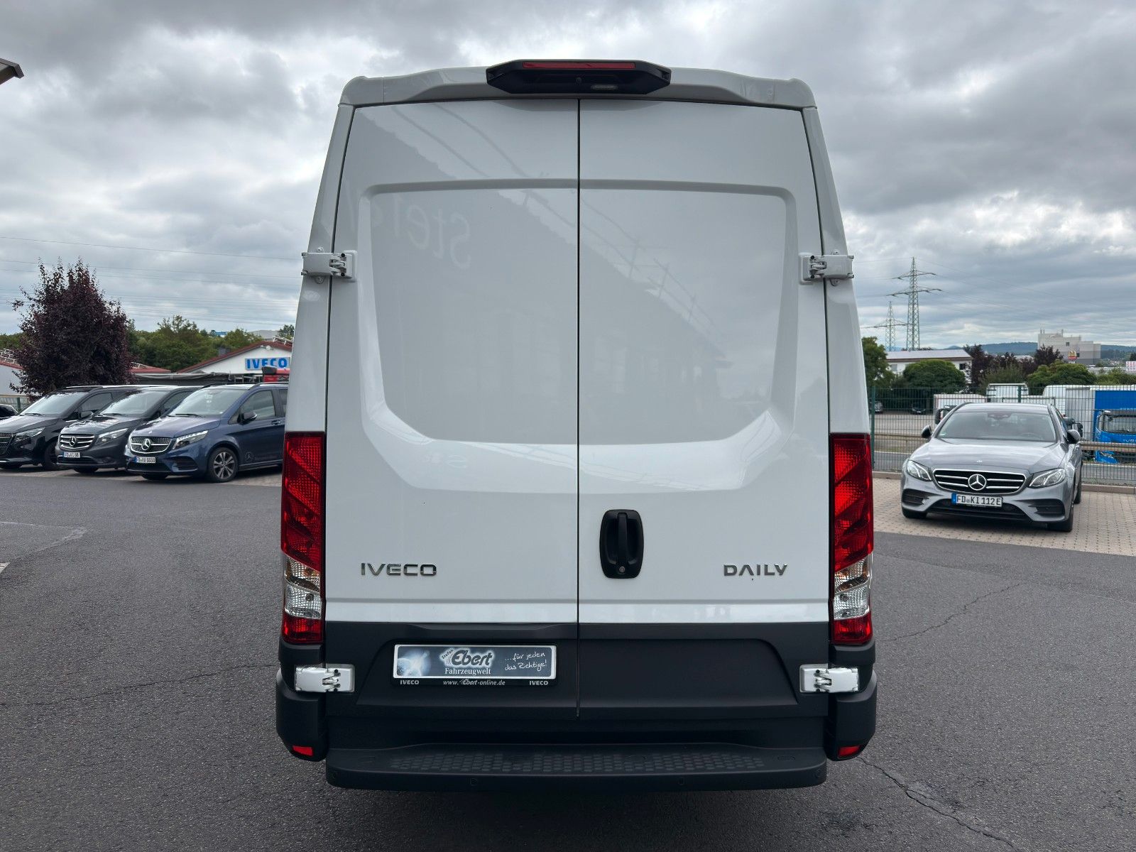Fahrzeugabbildung Iveco Daily 35S14 V ASC Kastenwagen