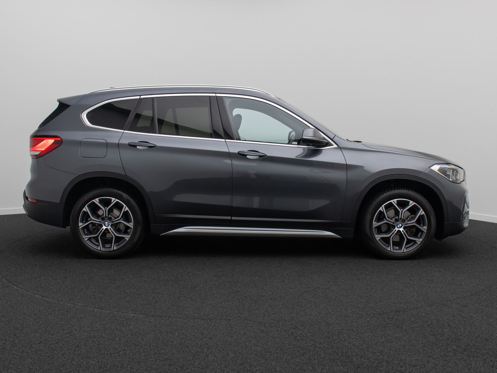 Fahrzeugabbildung BMW X1 sD18i xLine DAB Kamera HiFi Komfort Sport 18"