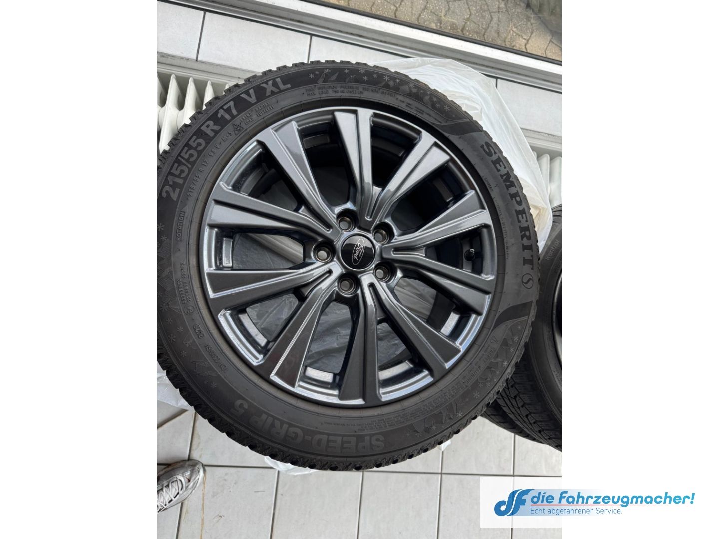 Fahrzeugabbildung Ford Puma Vivid Ruby Edition 1.0 EcoBoost Mild Hybrid