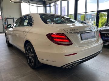 Mercedes-Benz E 300 de Lim. Aut. Avantgarde *LED*LEDER*PANO*