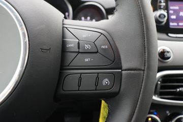 Fahrzeugabbildung Fiat 500X 1.4 Cross 4x4 AT TEMPO SHZ