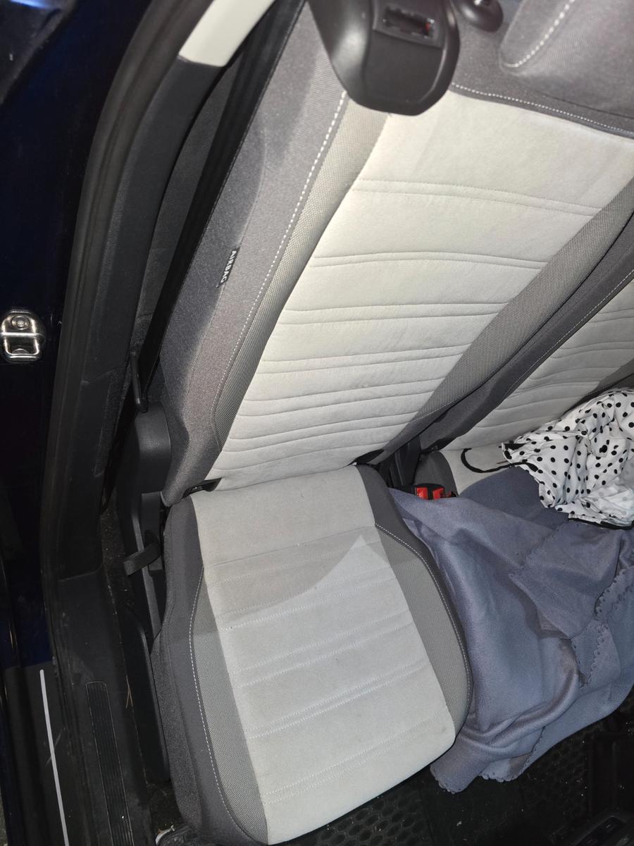 Volkswagen Touran 2.0 TDI SCR DSG Highline 7 Sitzer AHK