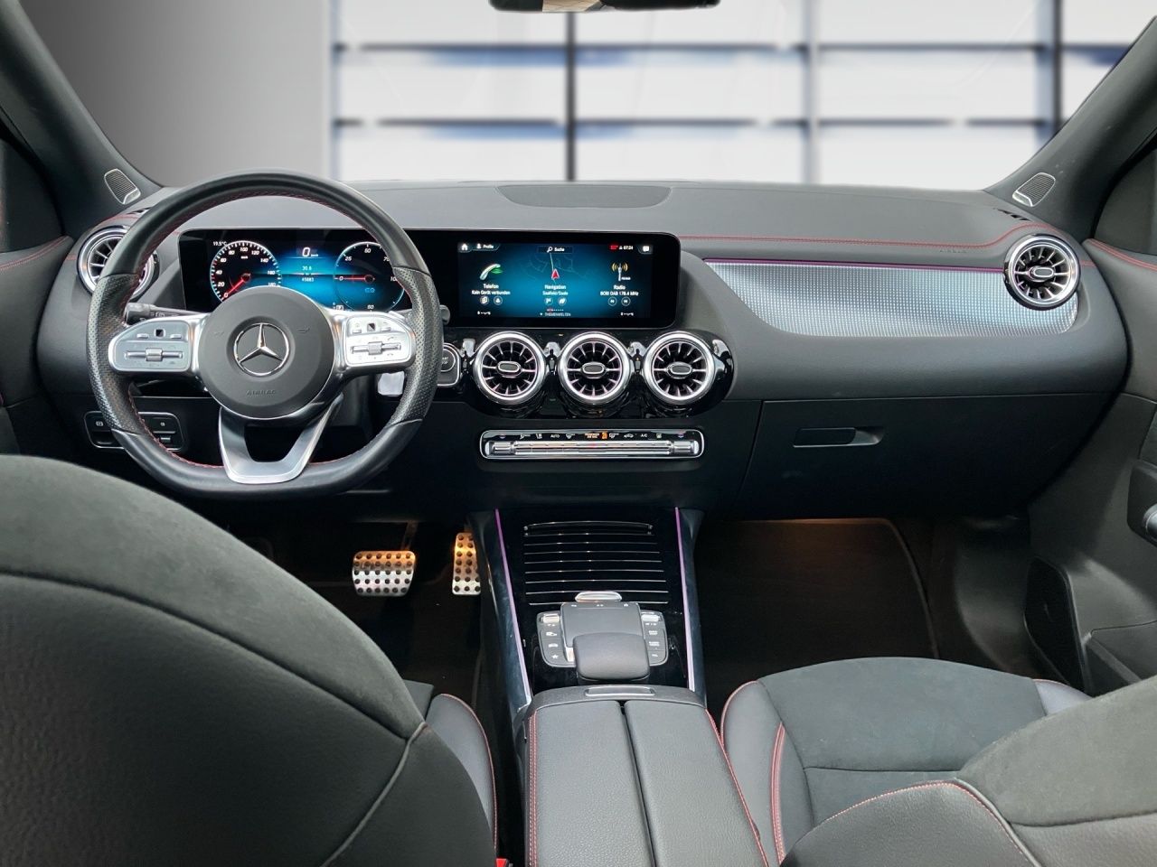 Fahrzeugabbildung Mercedes-Benz EQA 350 4M BONUS+AMG+AHK+PANO+BUR+MEM+360+DISTR+