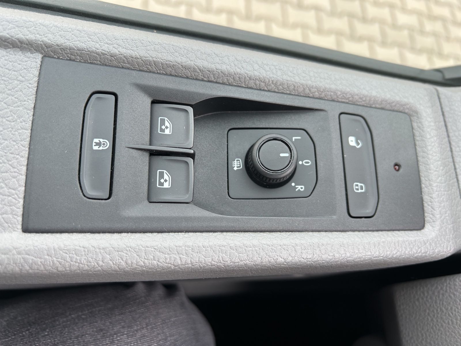 Fahrzeugabbildung Volkswagen T6 Caravelle T6.1 Comfortline DSG LED NAVI