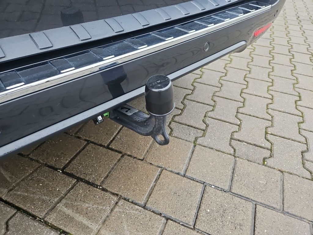 Fahrzeugabbildung Mercedes-Benz V 300 ED/L 4x4 AMG 2,5t AHK PANO DISTRONIC EASY