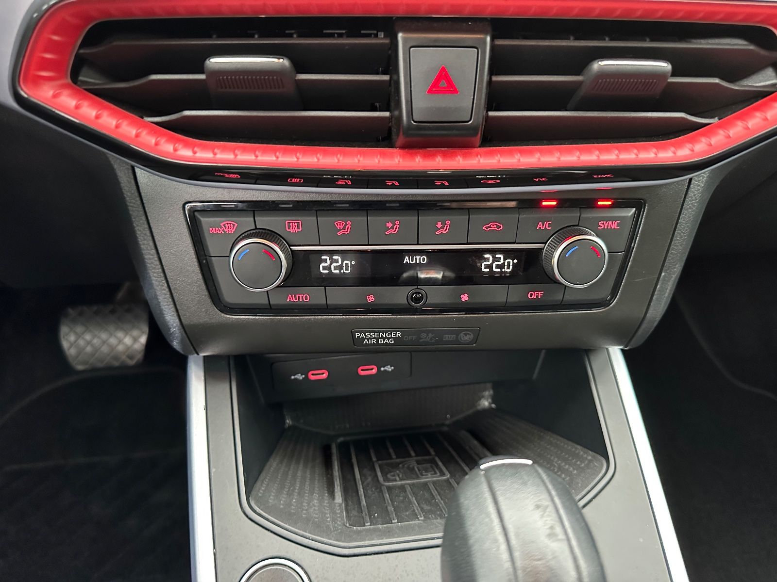 Fahrzeugabbildung SEAT Arona FR 1.5 TSI DSG Navi/LED/ACC/Dinamica