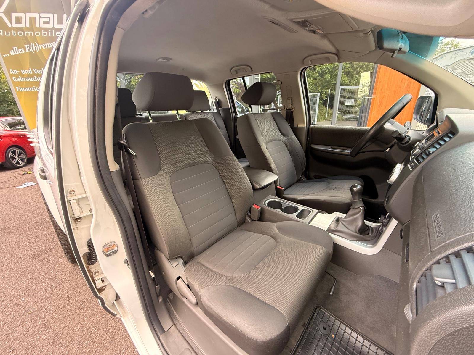 NISSAN NAVARA 2.5 dCi 190ch 4x4 - DOUBLE CAB - ATTELAGE - CLIM BIZONE - SIÈGES CHAUFFANTS