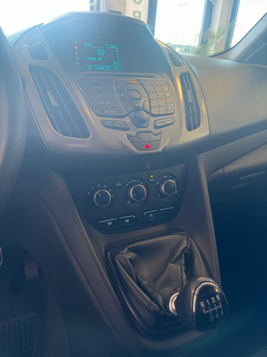 Fahrzeugabbildung Ford Tourneo Connect / KLIMA / PDC / WINTERPAKET