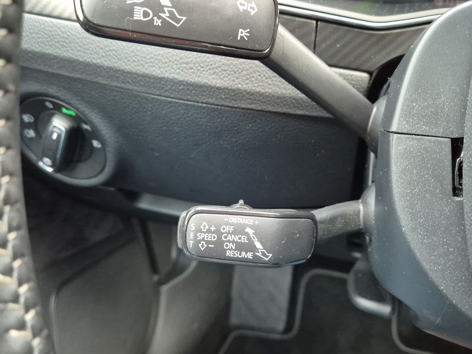 Fahrzeugabbildung SKODA Superb Combi TDI Sportline DSG 4x4 Matrix AHK Na