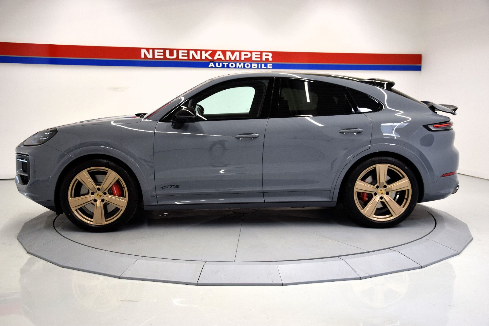 Fahrzeugabbildung Porsche Cayenne Coupe GTS Pano HinterachL. Entertai. 22