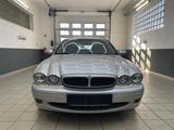Jaguar X-Type 2.5 V6 Sport - silberne Jaguar X-Type