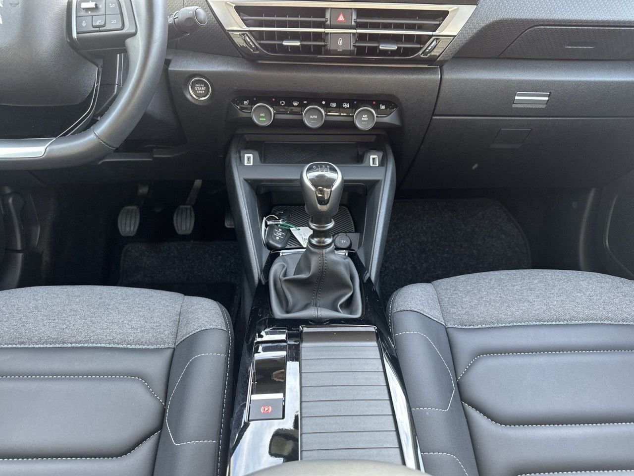Fahrzeugabbildung Citroën C4 PureTech 130 SHINE