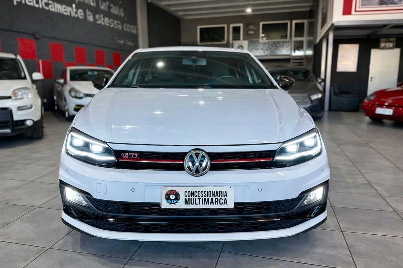 Volkswagen Polo 2.0 TSI DSG GTI BlueMotion Techn imagem 2