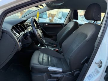 Volkswagen Golf - 8