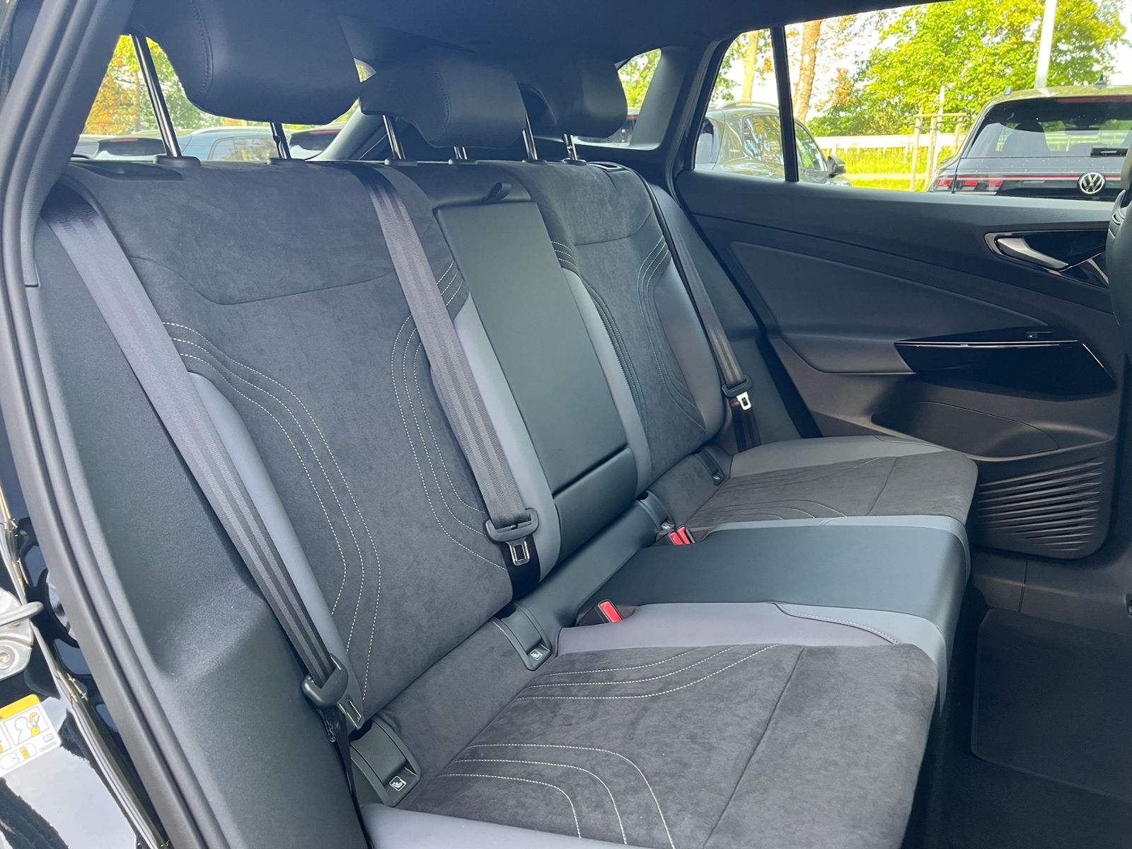 Fahrzeugabbildung Volkswagen ID.4 Pro 77 kWh *ACC, IQ.Light, Navi, 19"-LM*