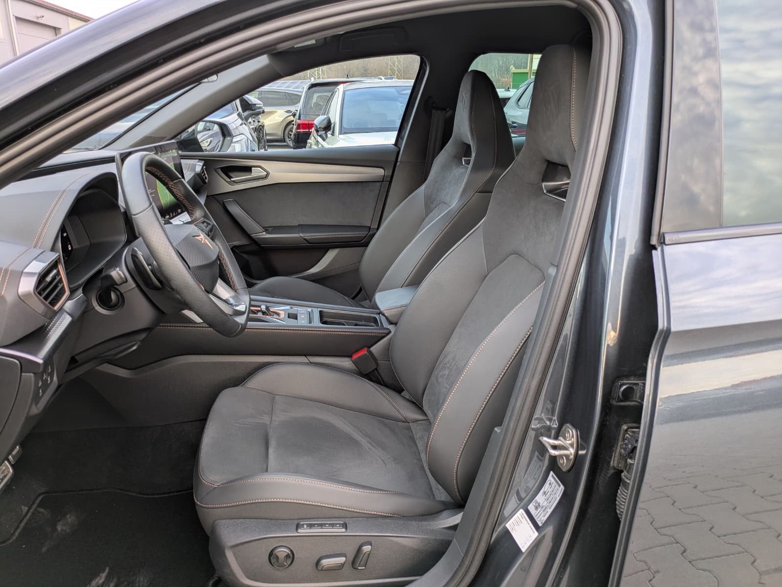 Fahrzeugabbildung CUPRA Leon 1.5 eTSI EDGE DSG*ACC*KAM*18"5JGARANTIE