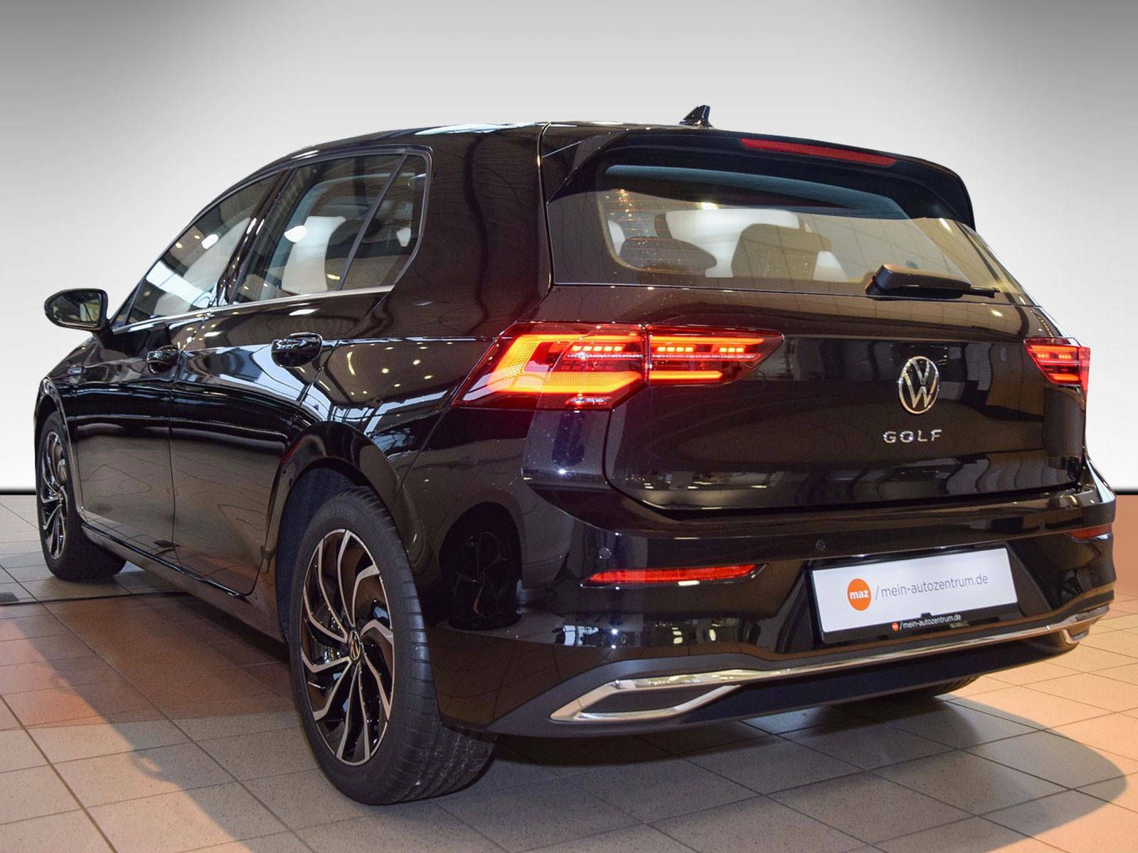 Fahrzeugabbildung Volkswagen Golf VIII Style 1.5 l TSI ACT OPF 6-Gang Navi