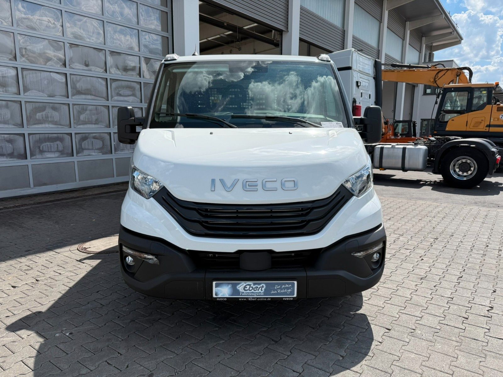 Fahrzeugabbildung Iveco 35S18HA8 D Pritsche *R 3750 mm*Automatik*