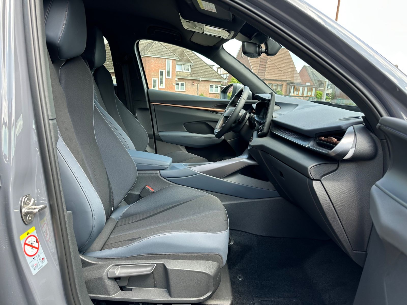 Fahrzeugabbildung CUPRA Terramar 1.5 eTSI DSG AHK/Navi/LED/ACC/18"