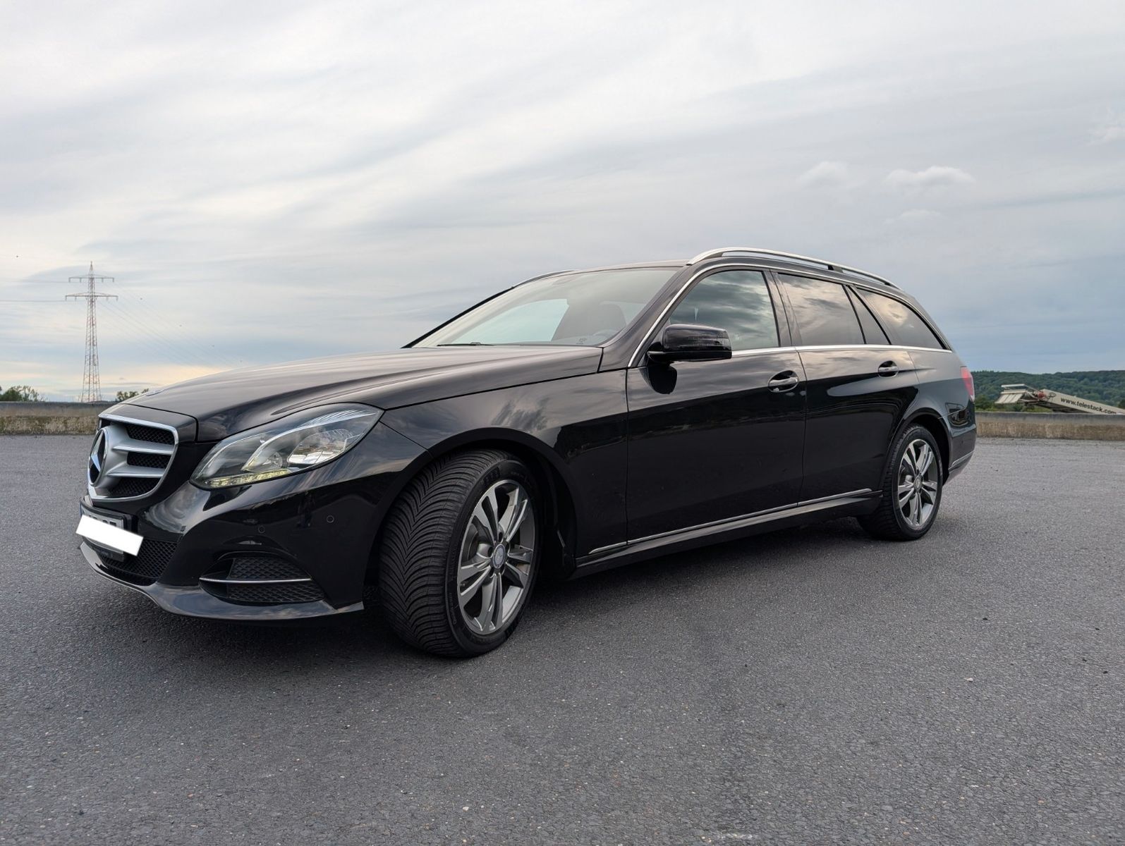 MERCEDES-BENZ E 220