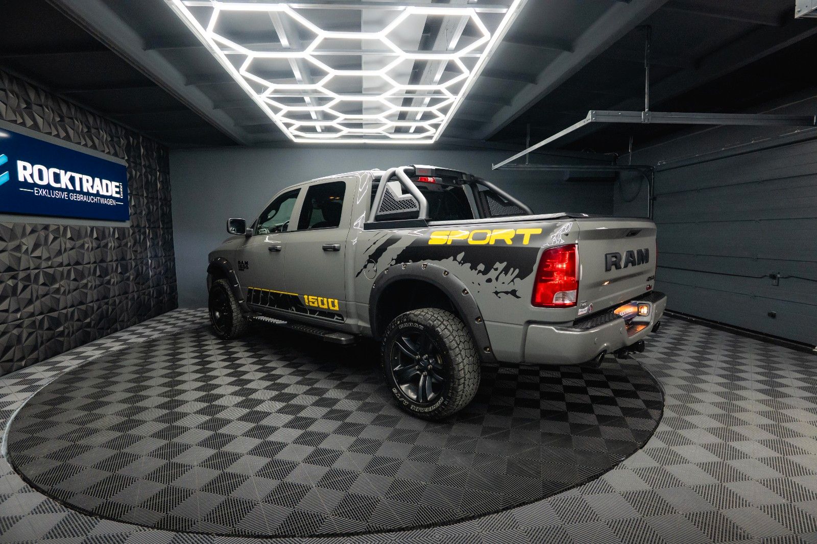 Fahrzeugabbildung Dodge RAM 5.7 V8 HEMI 4x4 OFFROAD Night-Paket *LED*AHK