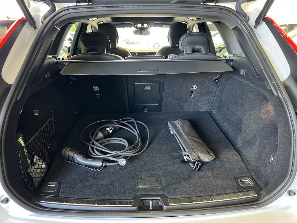 Volvo XC60 T6 R-Design Recharge AWD ACC AHK Kamera LED