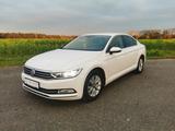Volkswagen Passat 1.6 TDI Lim. Automatik *LED *Servicebuch - Volkswagen Passat: Auto