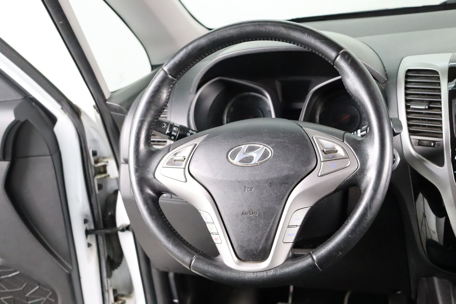 Fahrzeugabbildung Hyundai ix20 * HU/AU bis 06.2028 * 8-fach bereift Comfor