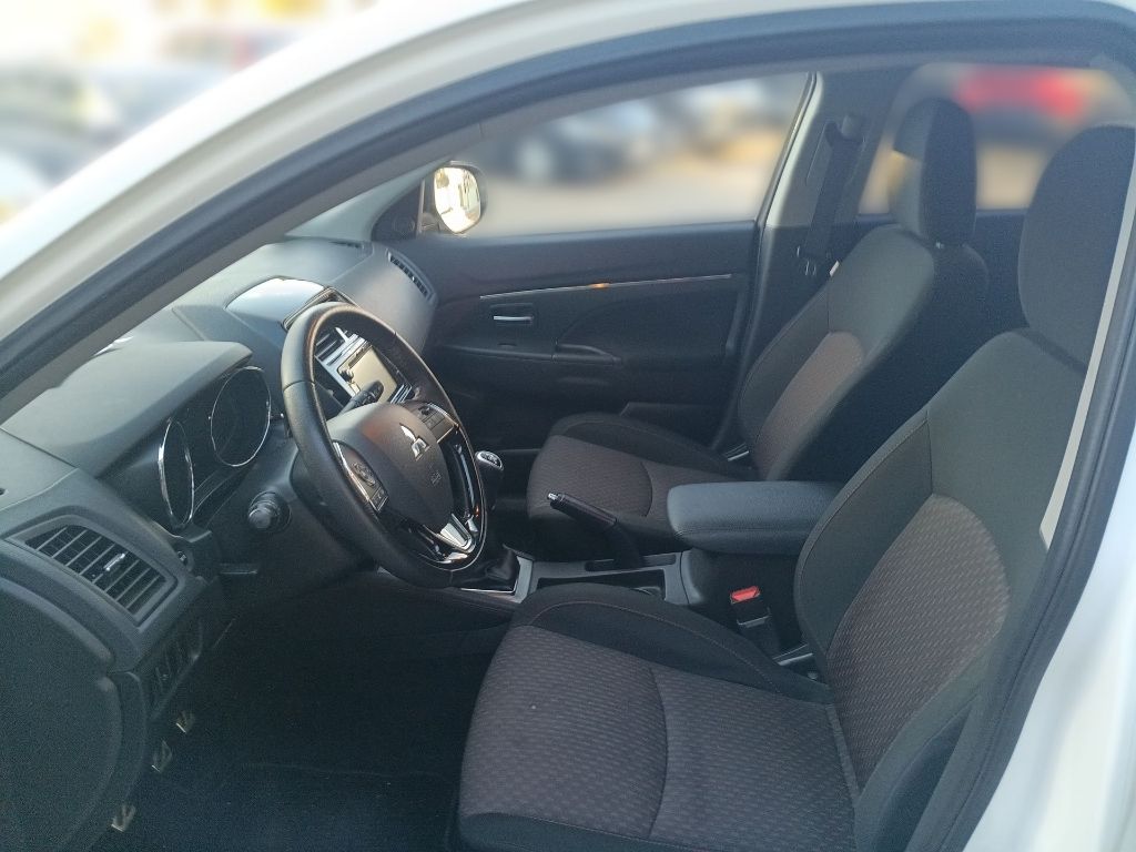 Fahrzeugabbildung Mitsubishi ASX Edit.+ Black 1.6 2WD Xenon Navi Pano AHK