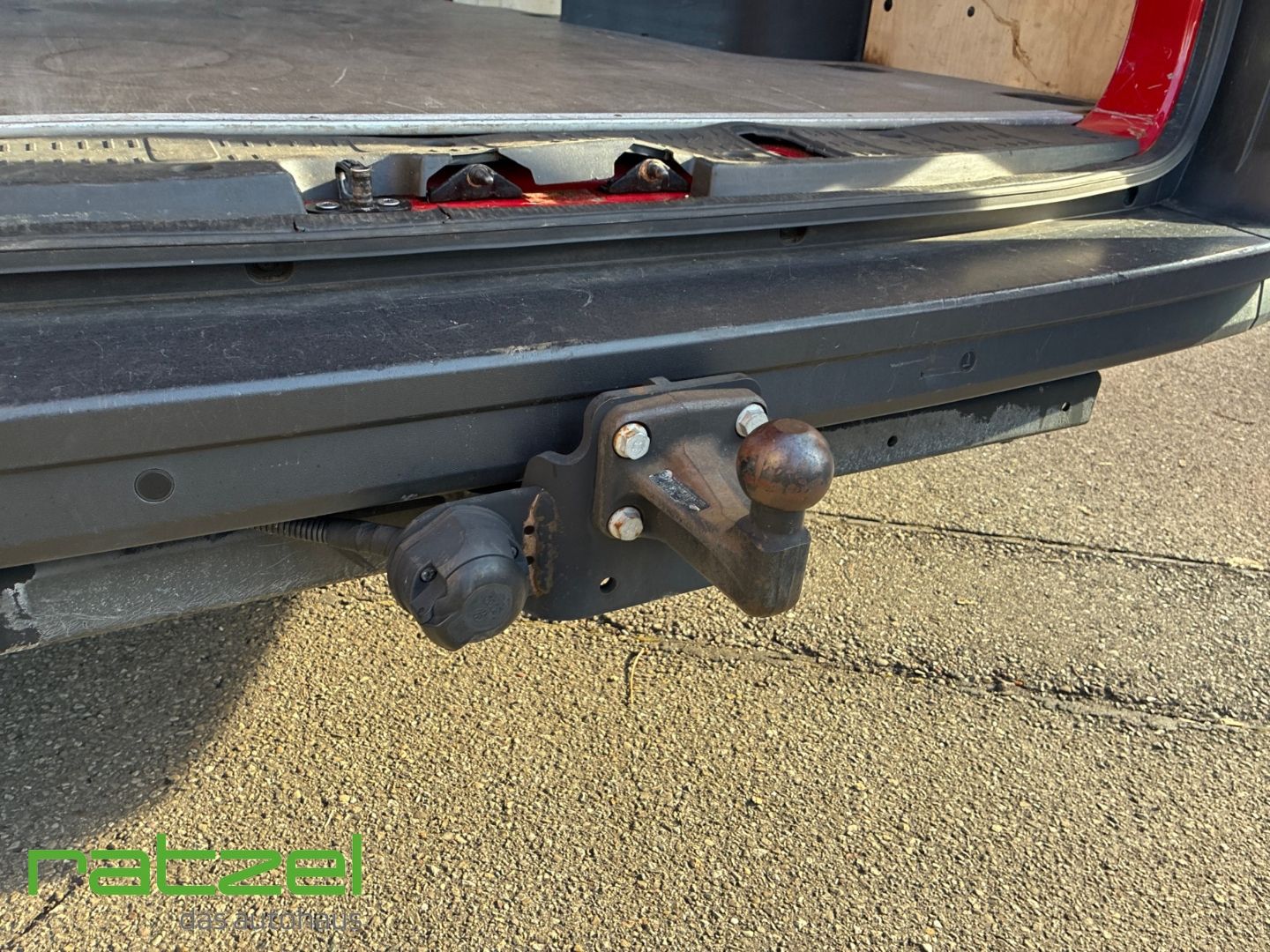 Fahrzeugabbildung Volkswagen Crafter Kasten 35 MR 2-Schiebetüren AHK Navi Rüc