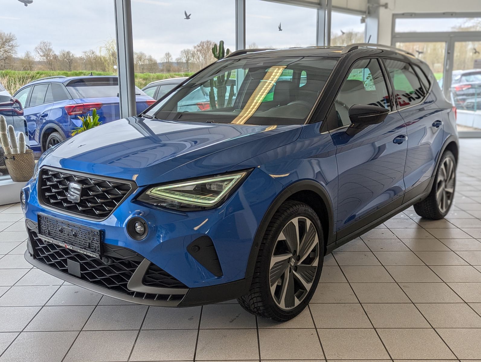 SEAT Arona 1.5 TSI DSG FR LED ACC Cam Dinamica AHK 18 - Image 3