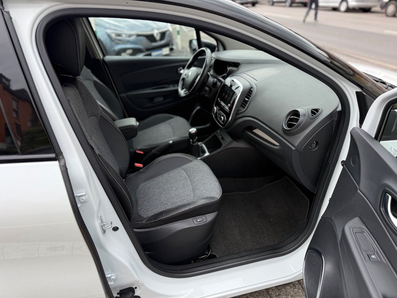 Fahrzeugabbildung Renault Captur Intens NAVI LED AHK TEMPOMAT KAMERA