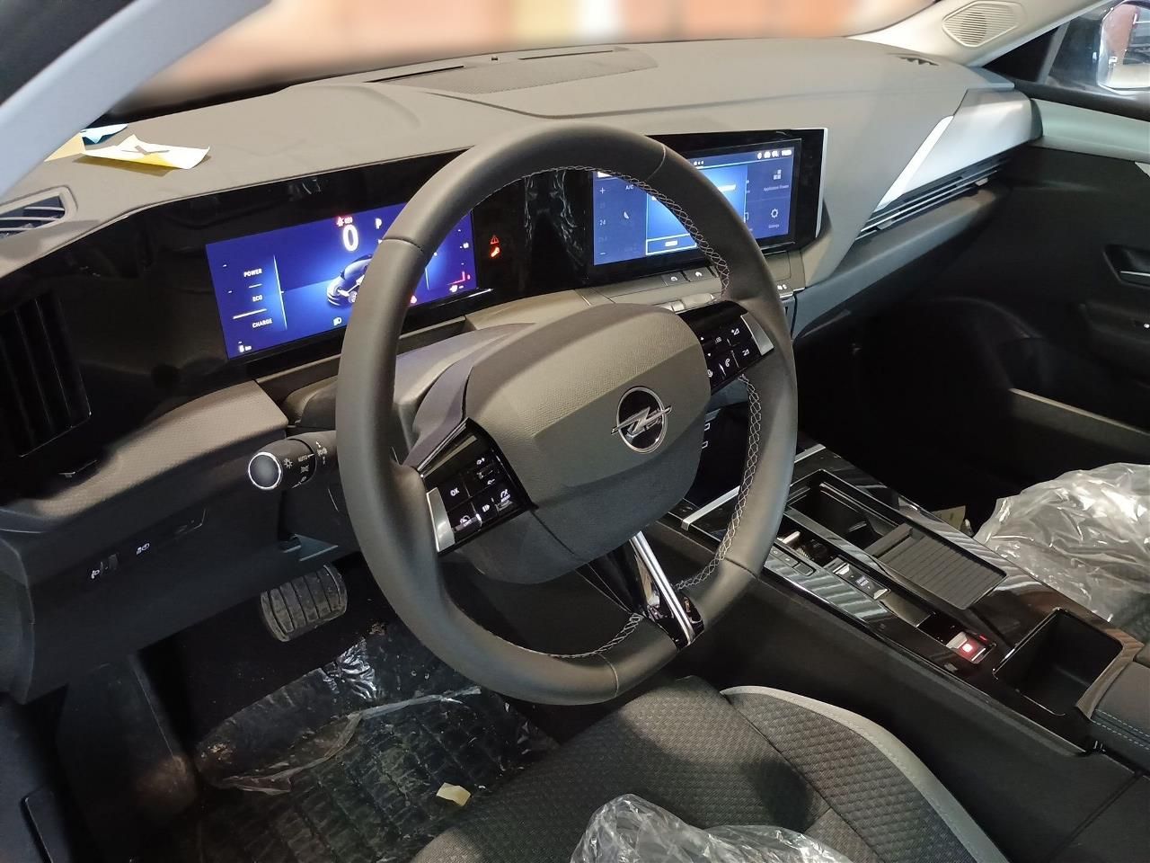Fahrzeugabbildung Opel Astra L Edition Electric 115KW