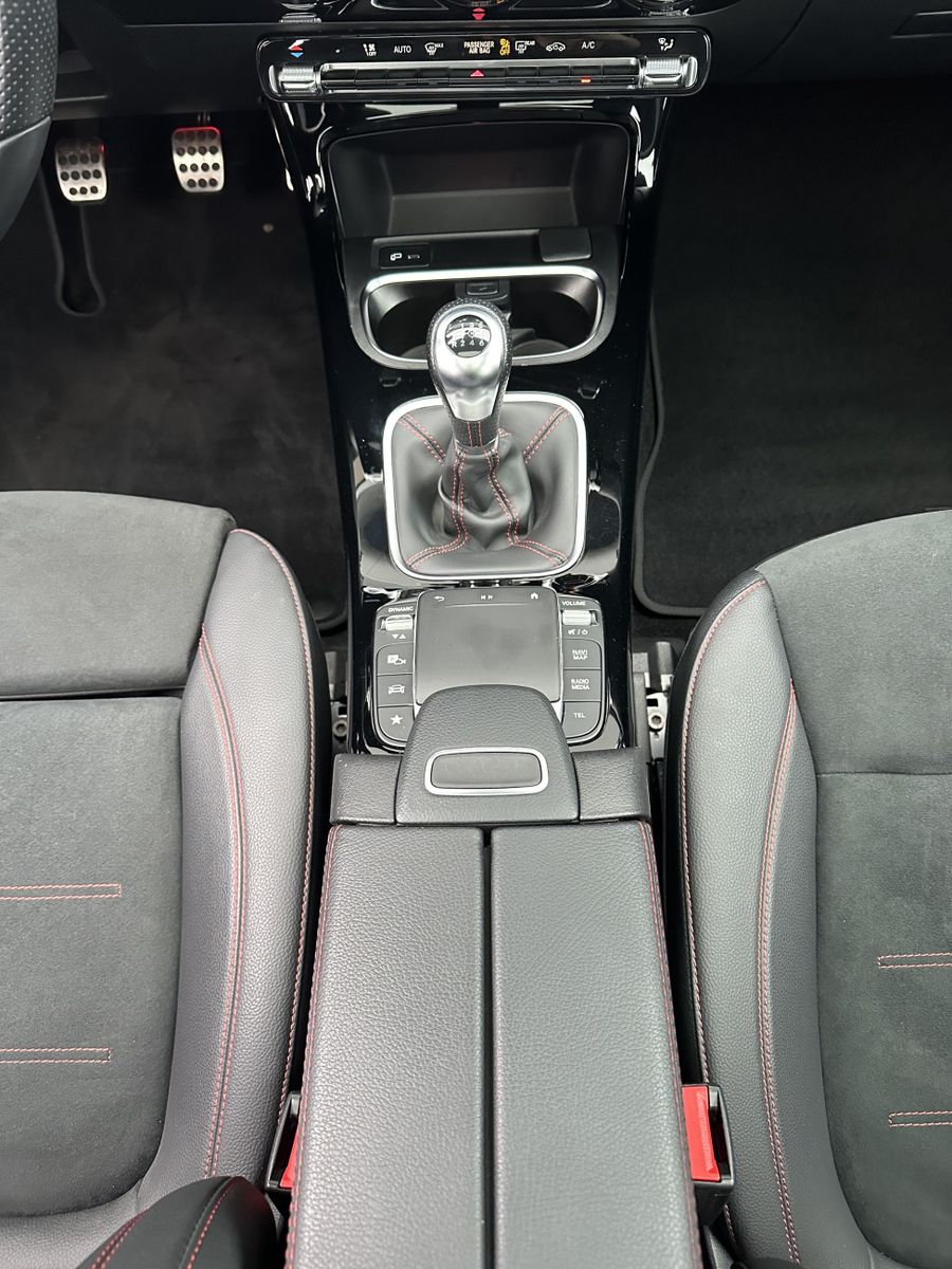 Fahrzeugabbildung Mercedes-Benz A 200 AMG-Line NAV+LED+PANO+KAMERA+18ZOLL+1HAND