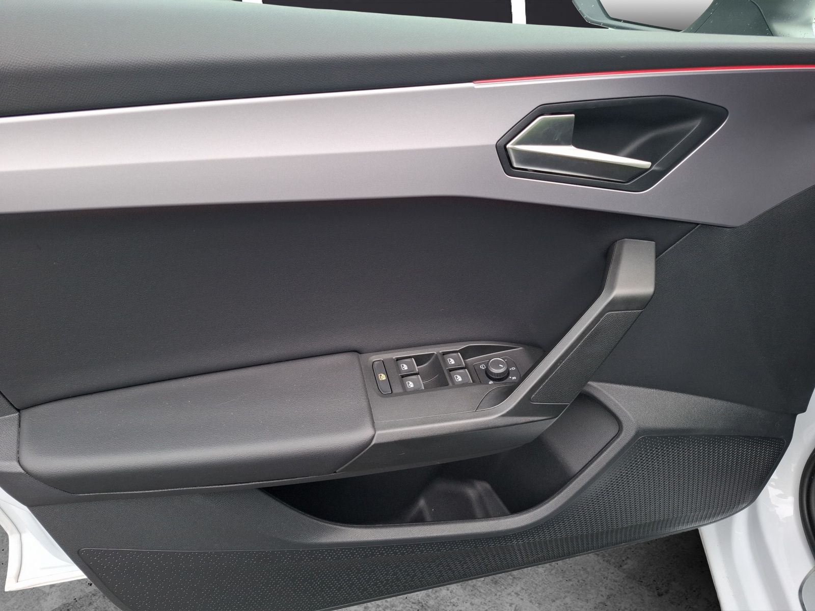 Fahrzeugabbildung SEAT Leon ST eTSI FR DSG LED Navi VC ACC RFK SH