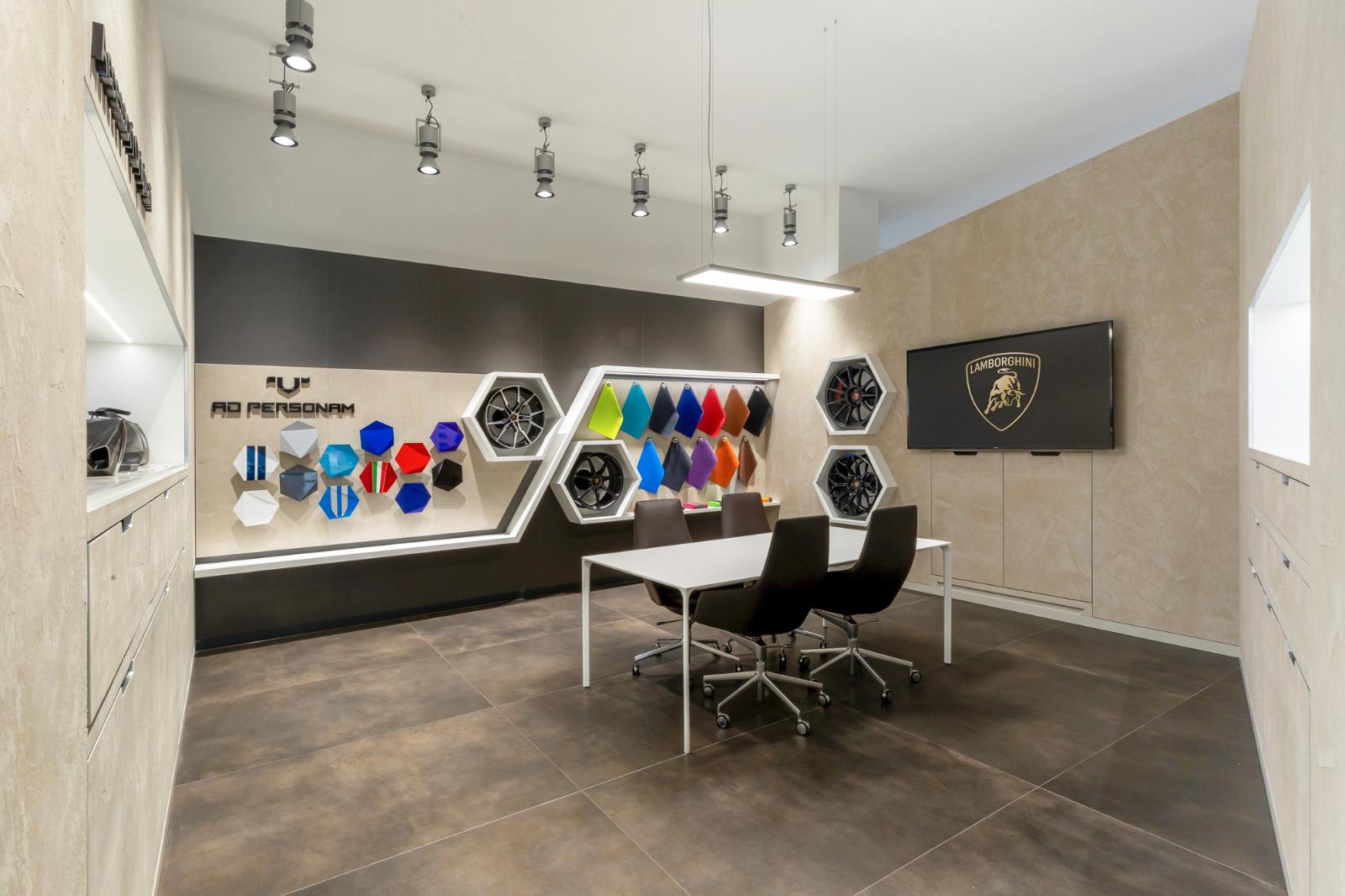 showroom-image-top