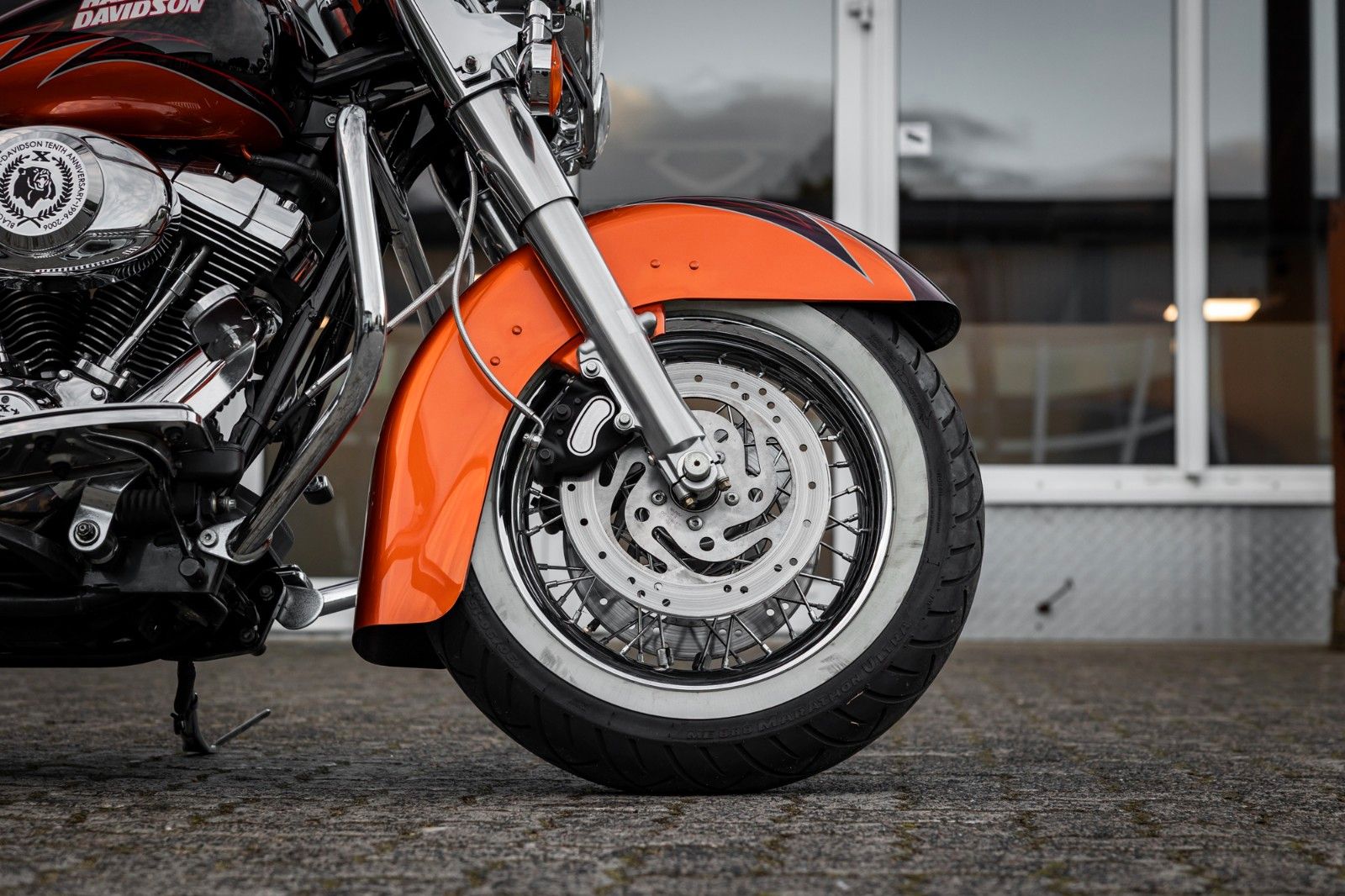 Fahrzeugabbildung Harley-Davidson FLHRC Road King Classic - BLACK BEAR - SELTEN