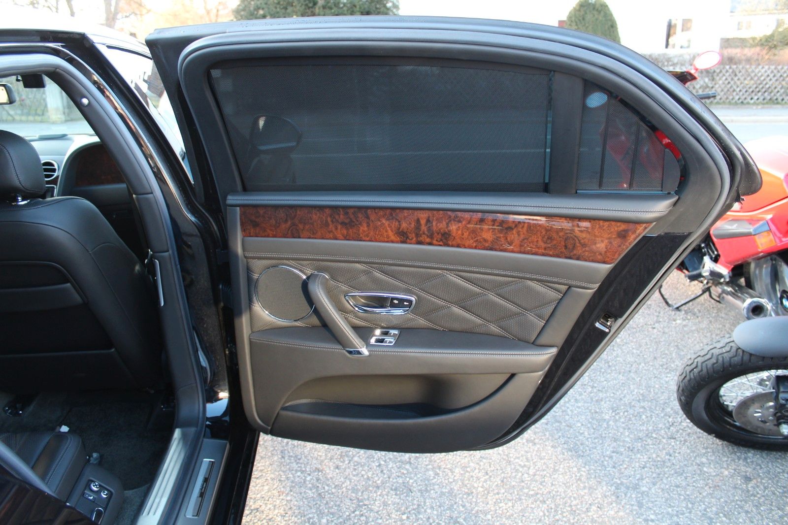 Flying Spur 6.0 W12 Muliner Ausstattung!